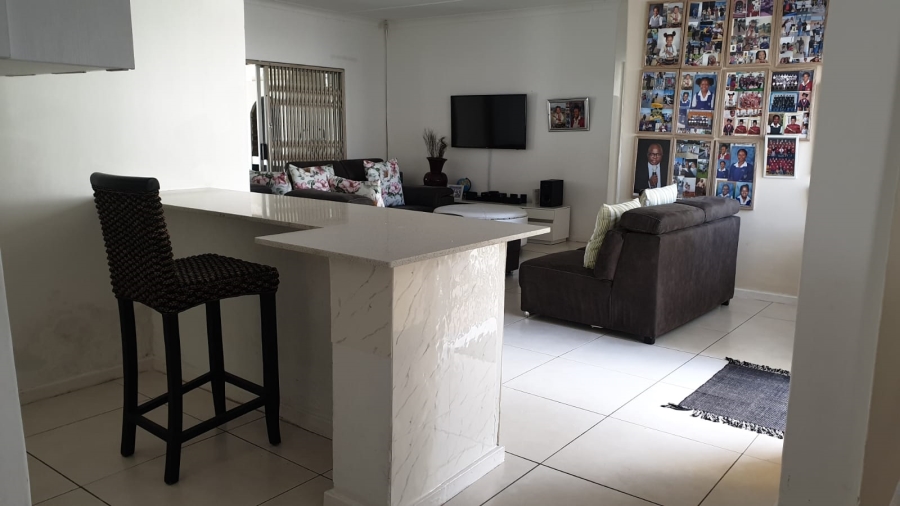 To Let 4 Bedroom Property for Rent in Beacon Bay Eastern Cape